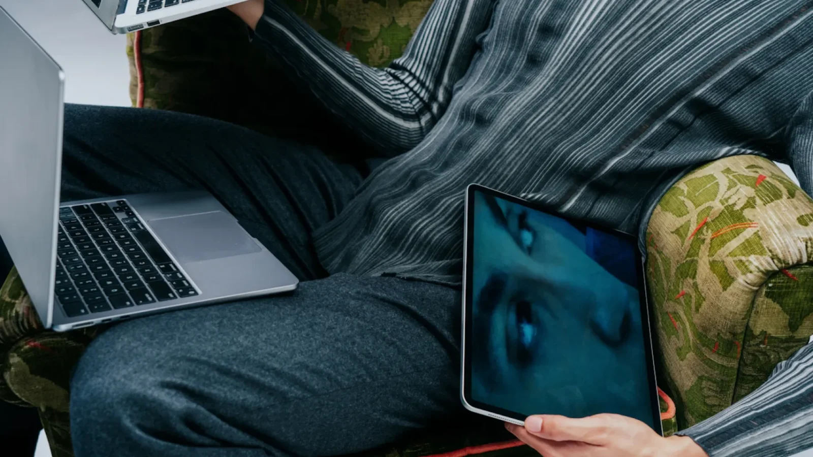 What transmedia storytelling is and how to apply it your digital campaigns it to your